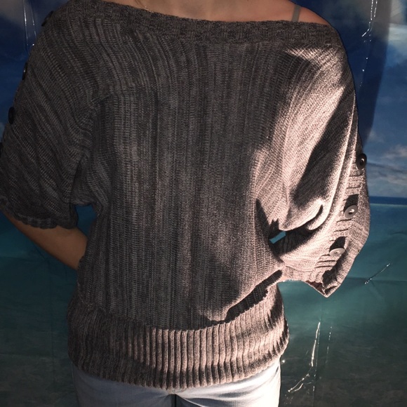 Maunces Large Sweater - Picture 2 of 4